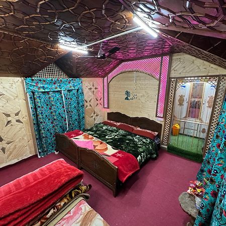 Houseboat Young Balmoral Castle Srīnagar المظهر الخارجي الصورة