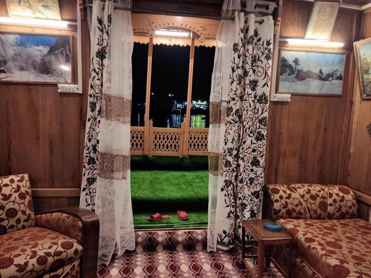 Houseboat Young Balmoral Castle Srīnagar المظهر الخارجي الصورة