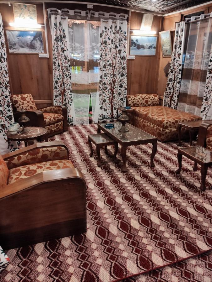 Houseboat Young Balmoral Castle Srīnagar المظهر الخارجي الصورة