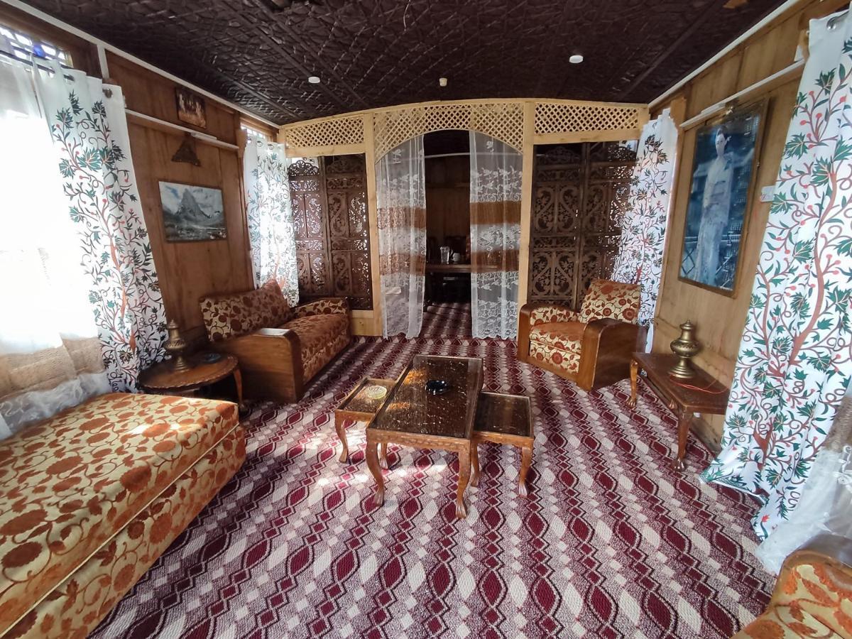 Houseboat Young Balmoral Castle Srīnagar المظهر الخارجي الصورة