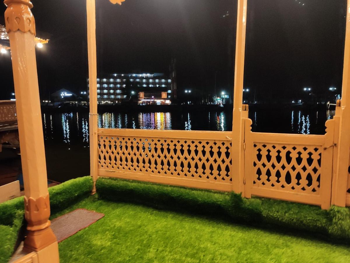 Houseboat Young Balmoral Castle Srīnagar المظهر الخارجي الصورة