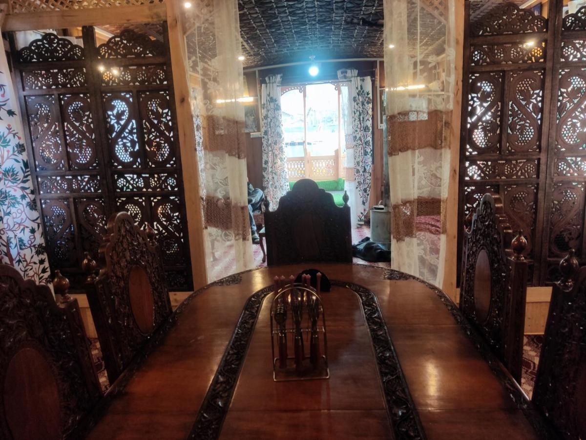 Houseboat Young Balmoral Castle Srīnagar المظهر الخارجي الصورة