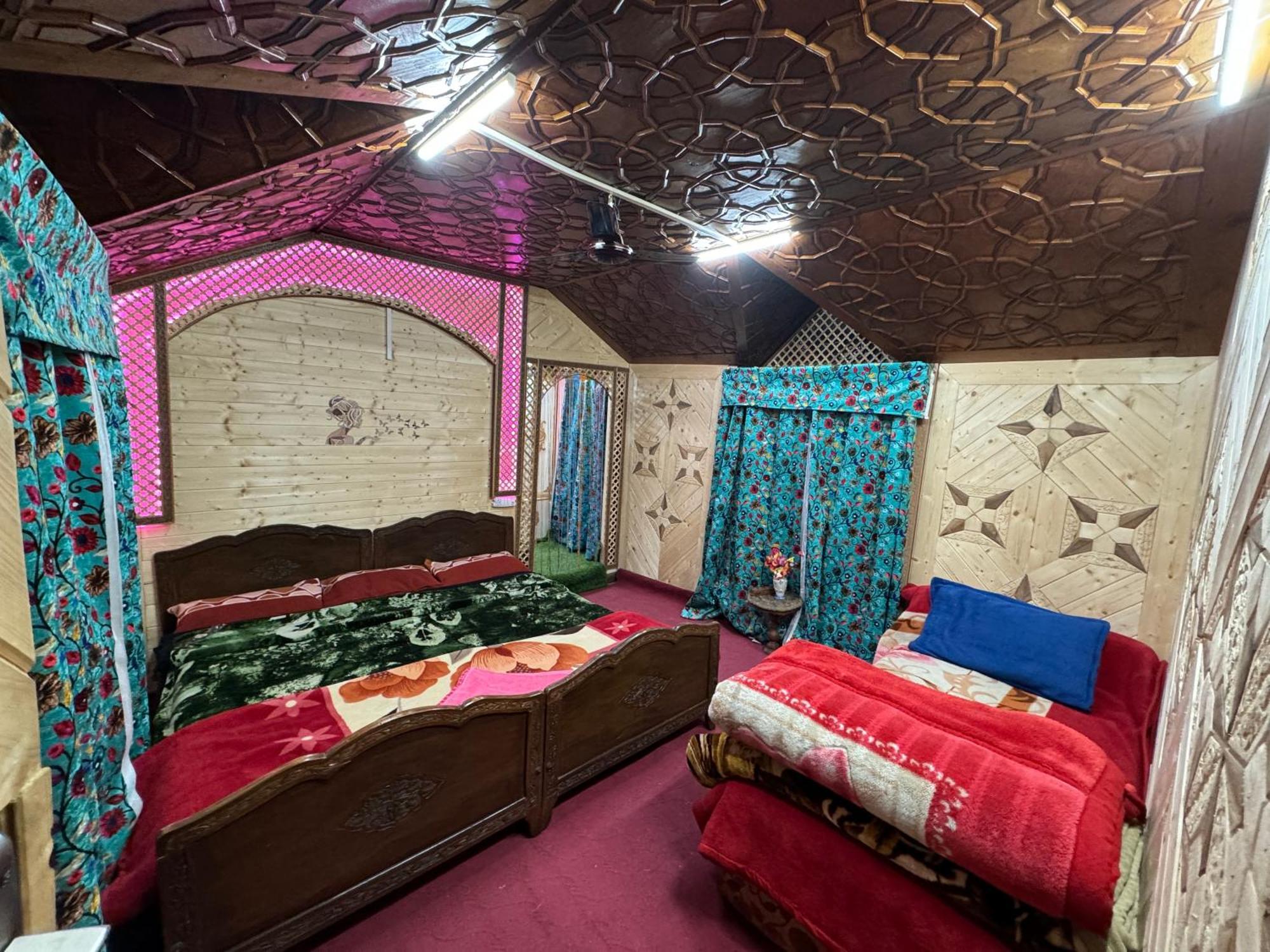 Houseboat Young Balmoral Castle Srīnagar المظهر الخارجي الصورة