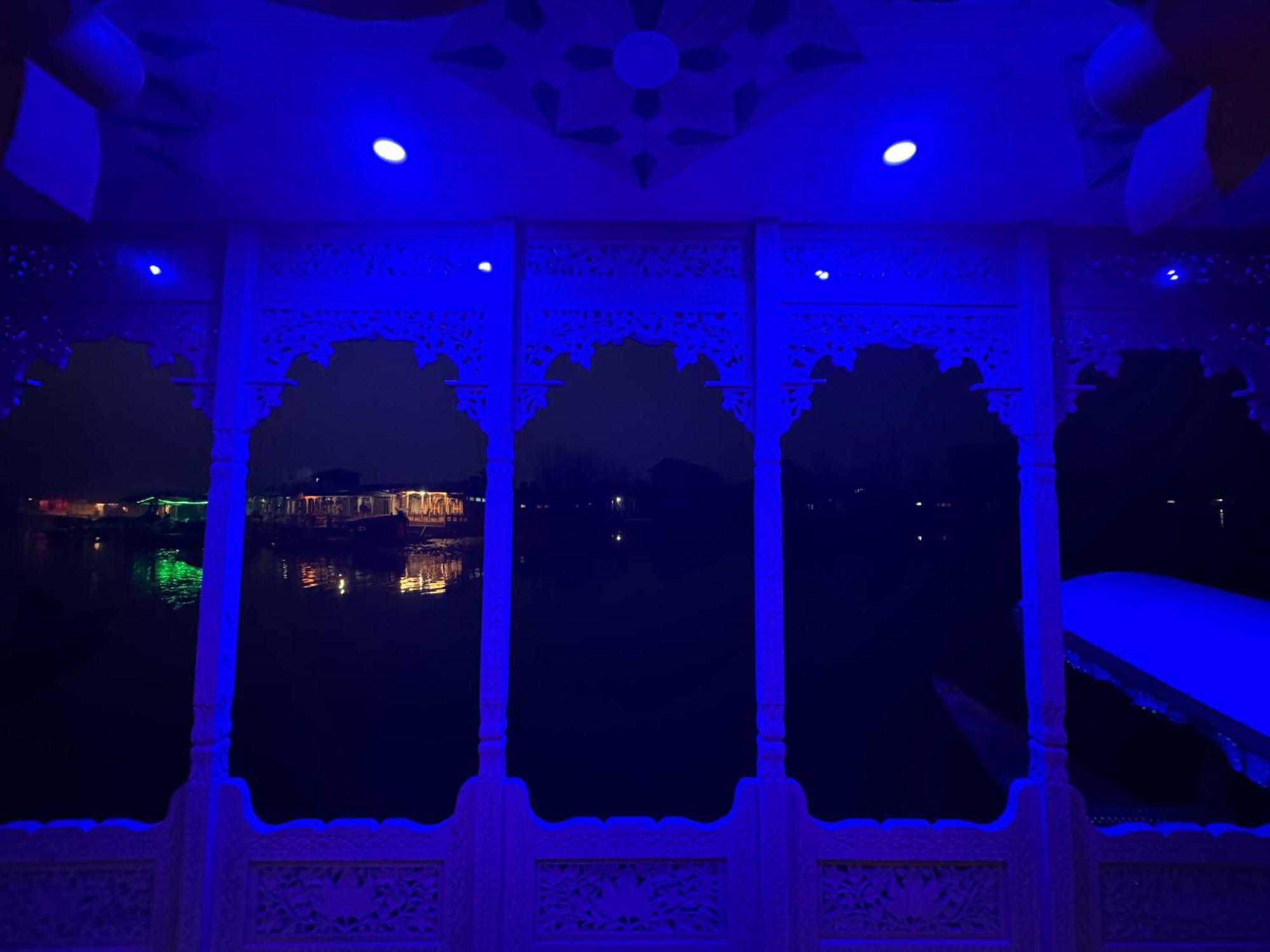 Houseboat Young Balmoral Castle Srīnagar المظهر الخارجي الصورة