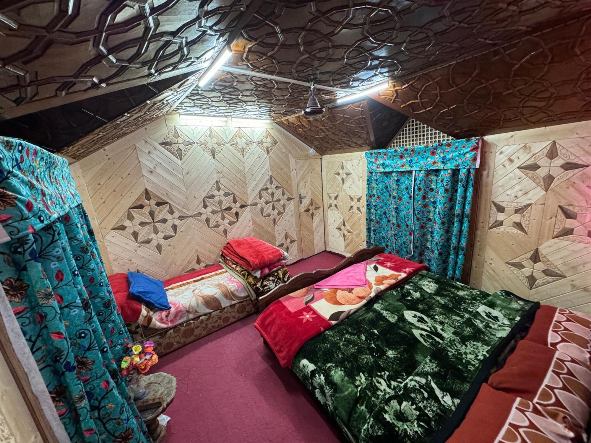 Houseboat Young Balmoral Castle Srīnagar المظهر الخارجي الصورة