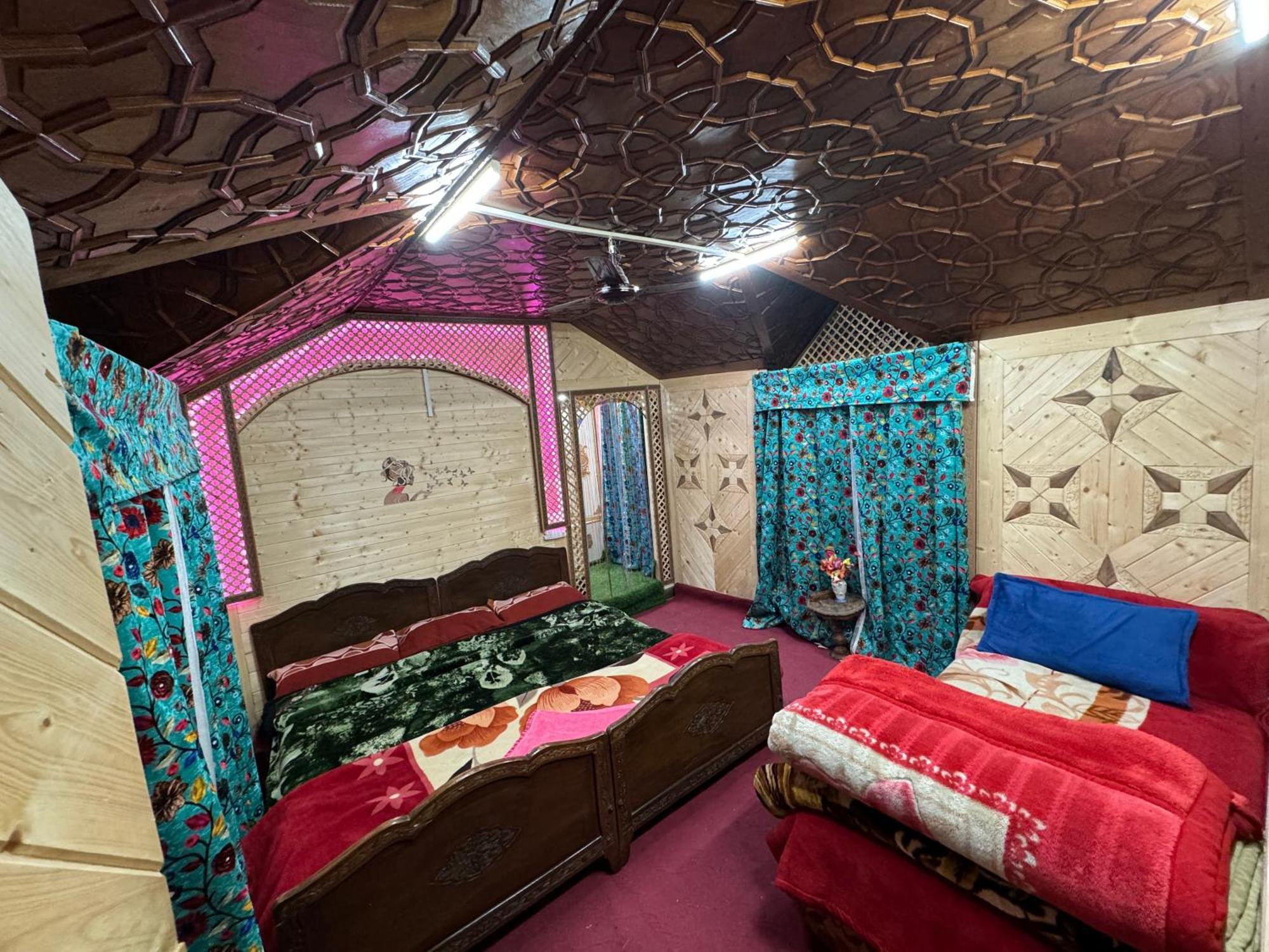 Houseboat Young Balmoral Castle Srīnagar المظهر الخارجي الصورة