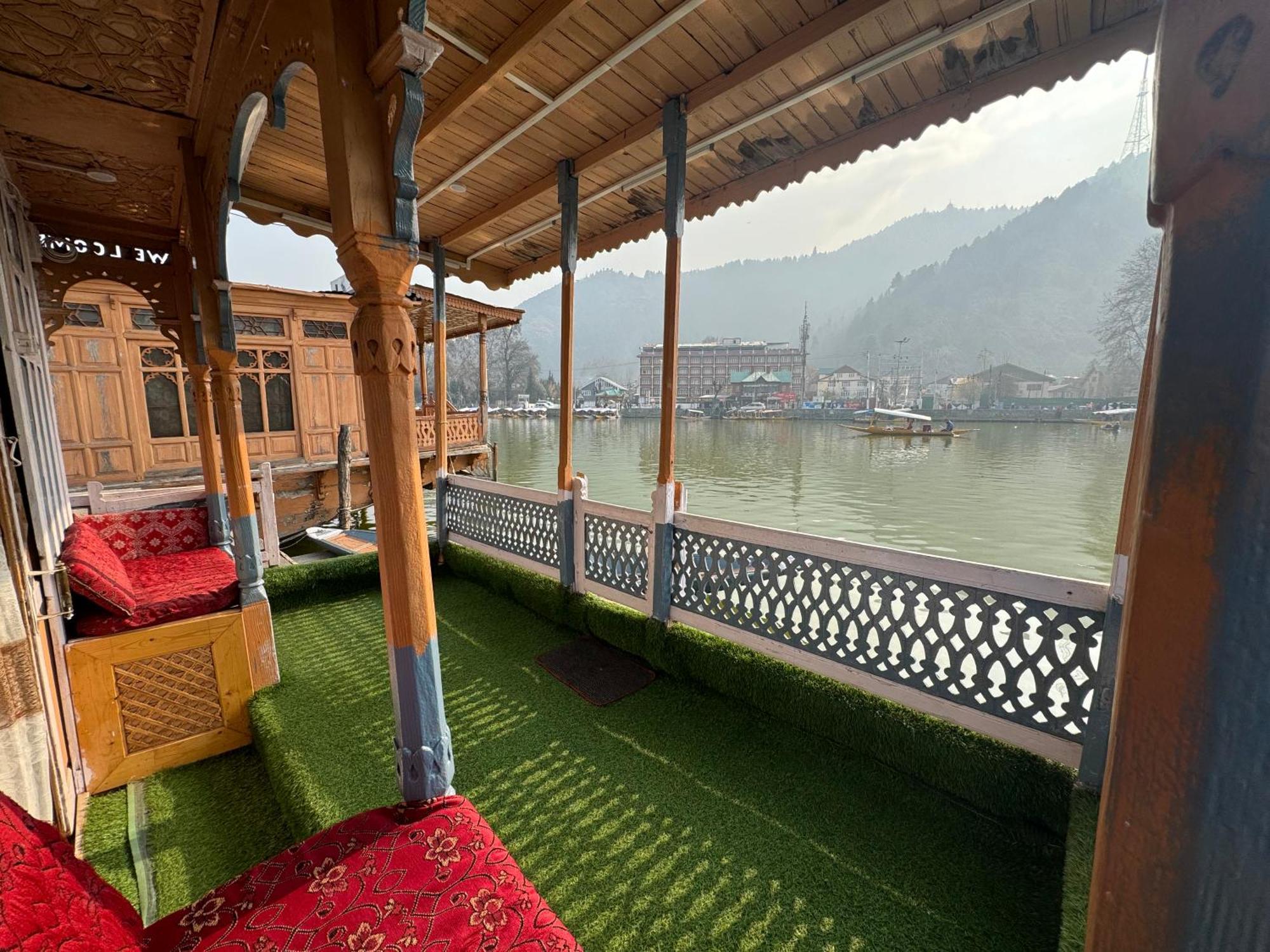 Houseboat Young Balmoral Castle Srīnagar المظهر الخارجي الصورة
